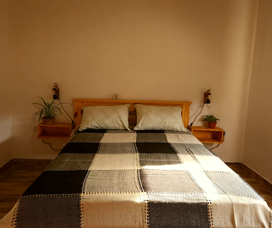 Habitación con cama matrimonial